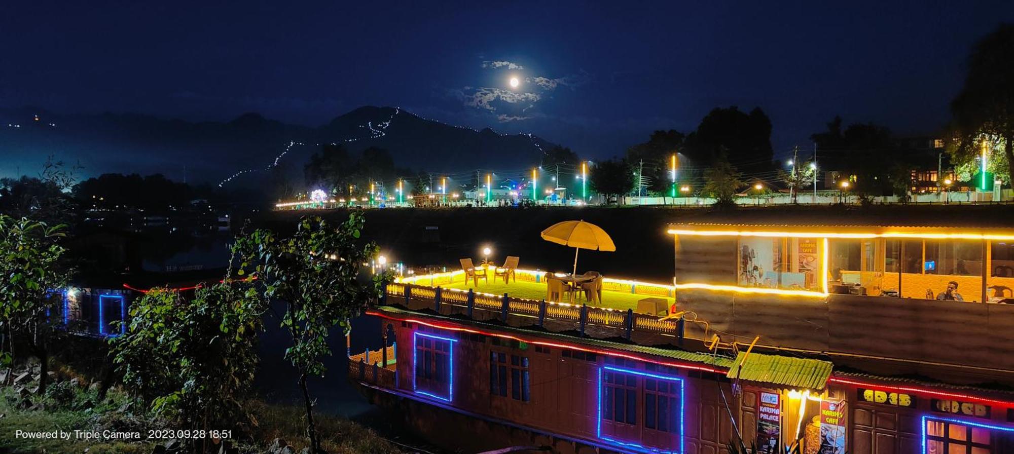 Houseboat Karima Palace Сринагар Экстерьер фото